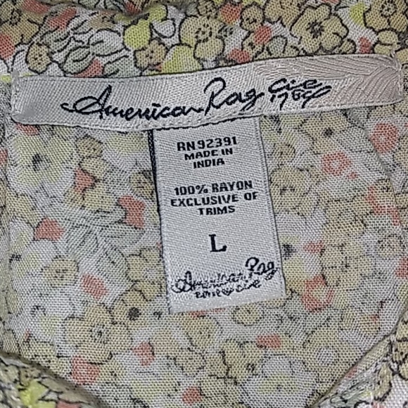 American Rag Floral Top - Picture 4 of 4